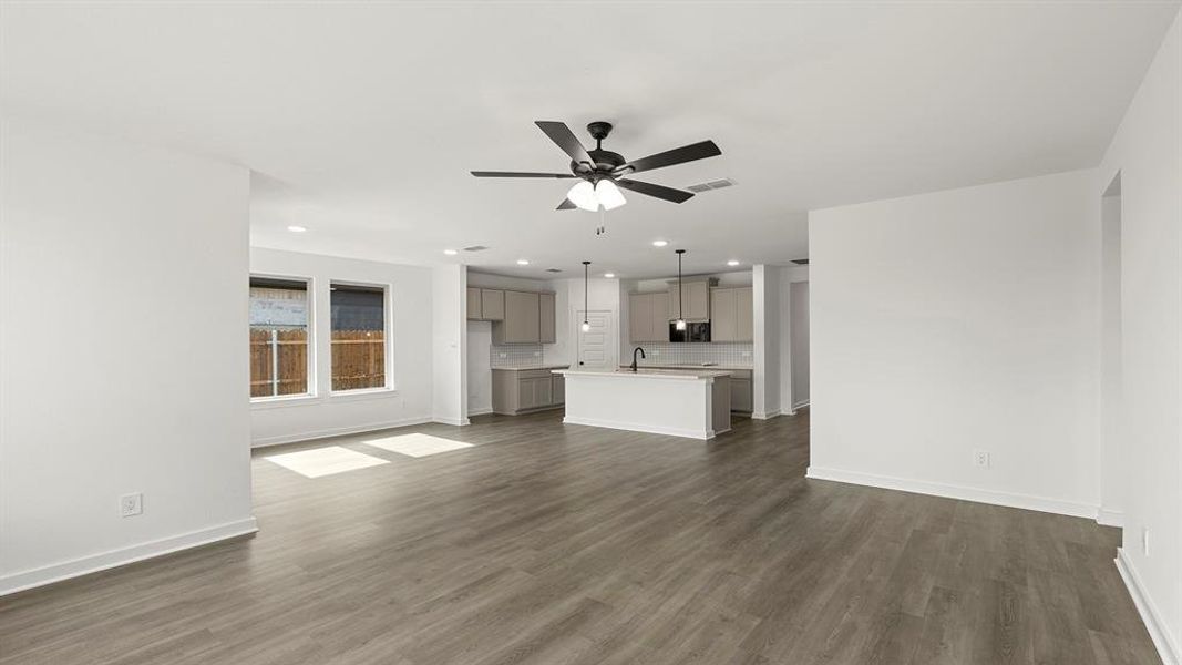 17. 2244 Sesaro - Family (3)