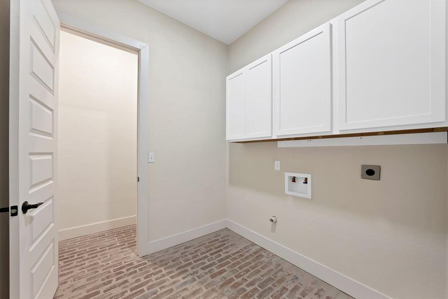 Spacious, unfurnished interior of a new home in , Princeton (Image 24).