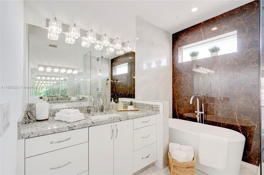 Master Bathroom Master Bathroom