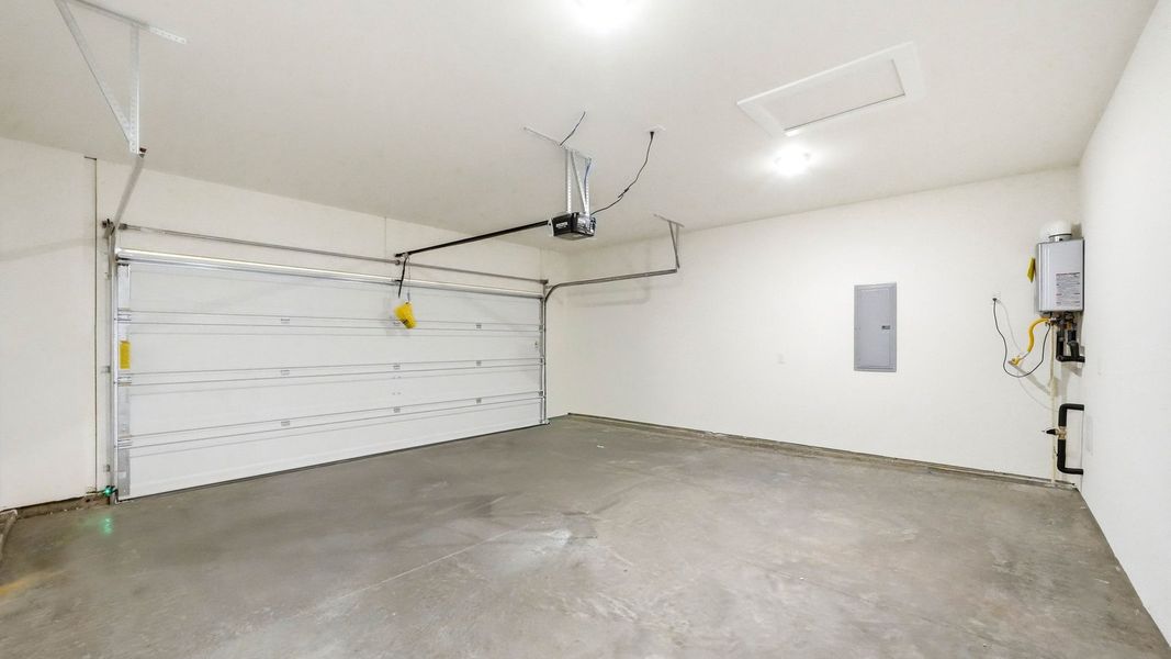 Spacious, unfurnished interior of a new home in Polo Fields, Kingsport (Image 33).