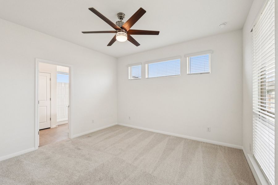 Spacious, unfurnished interior of a new home in Crosswinds, Kyle (Image 15).