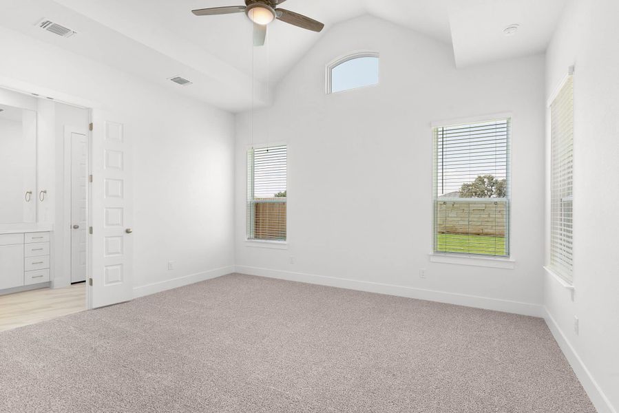 Spacious, unfurnished interior of a new home in Nolina, Georgetown (Image 34).