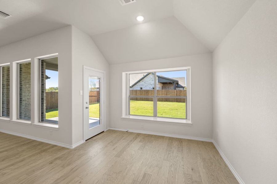 Spacious, unfurnished interior of a new home in Summer Crest, Fort Worth (Image 17). Spacious, unfurnished interior of a new home in Summer Crest, Fort Worth (Image 17).