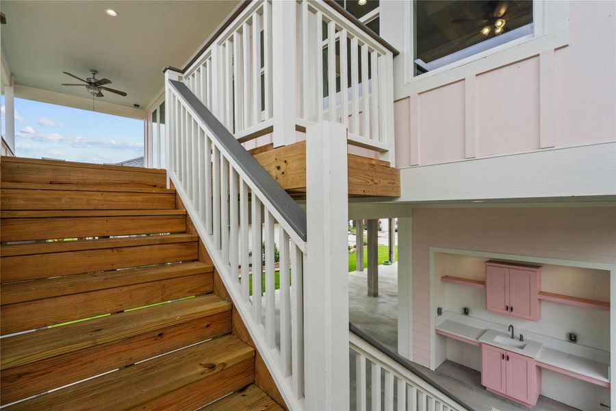 Exterior details and patio area of a home in , Bayou Vista (Image 25).