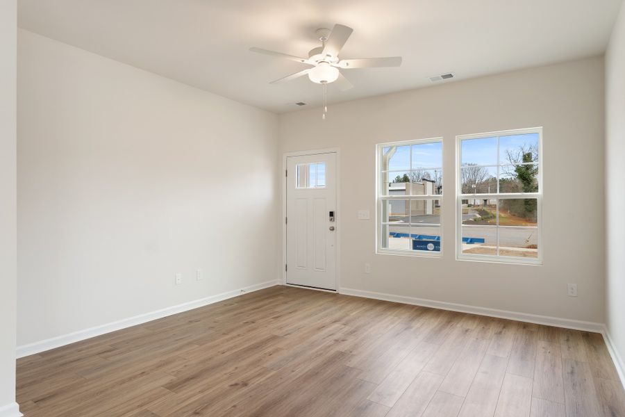 Spacious, unfurnished interior of a new home in Tucker Ridge, Pendleton (Image 14).