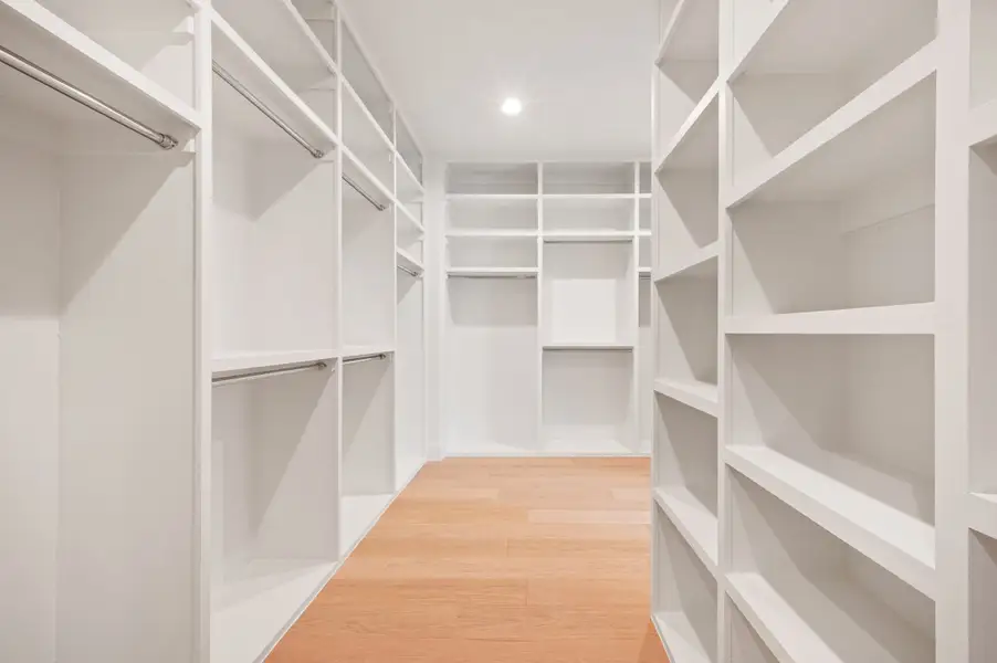 Spacious, unfurnished interior of a new home in , Dallas (Image 24).