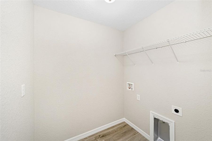 Spacious, unfurnished interior of a new home in , Dunnellon (Image 29).