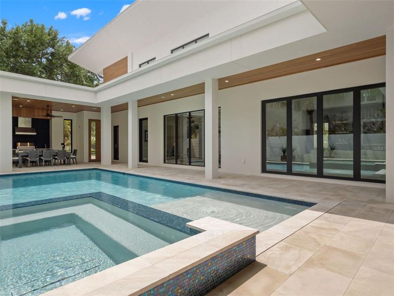 Exterior details and patio area of a home in , Orlando (Image 34).