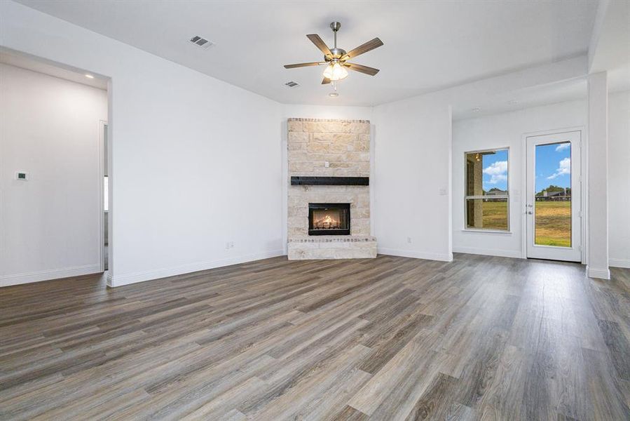 Spacious, unfurnished interior of a new home in Stone Henge II, Sanger (Image 13).