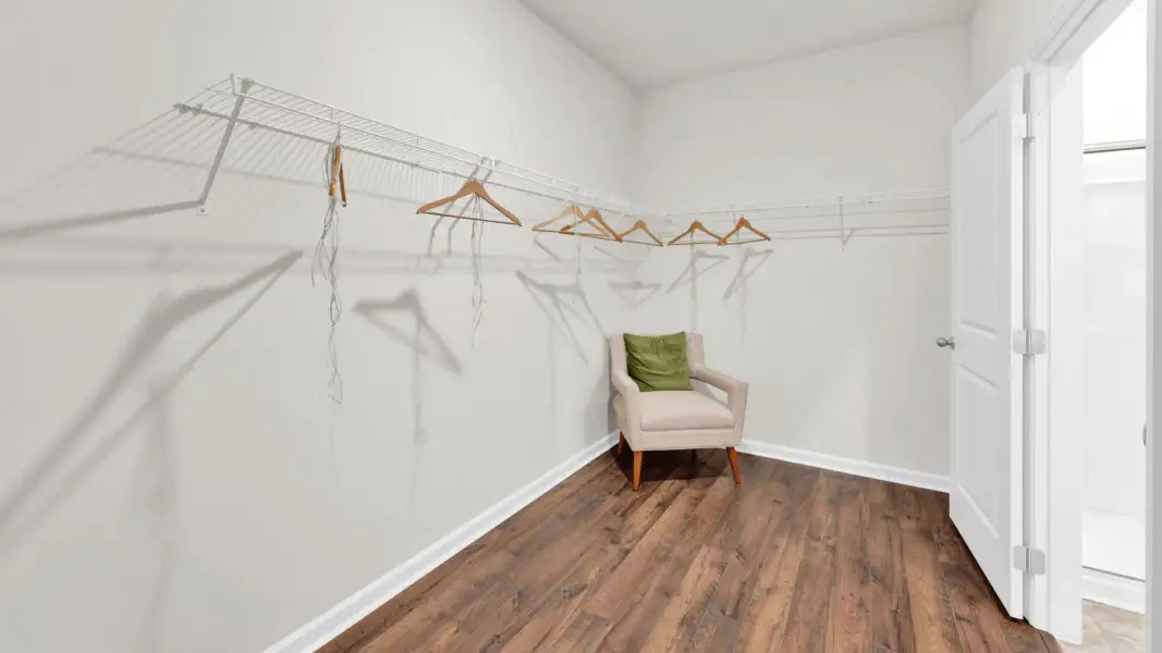 Spacious, unfurnished interior of a new home in Millstone Village, Morristown (Image 18).