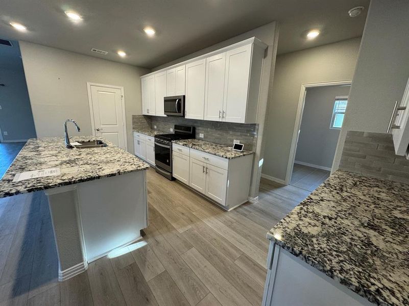 Furnished interior view inside a new home in Cibolo Hills, Fort Worth (Image 6). Furnished interior view inside a new home in Cibolo Hills, Fort Worth (Image 6).