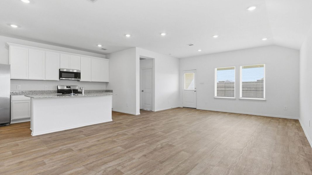 Spacious, unfurnished interior of a new home in Tamarron, Fulshear (Image 23).