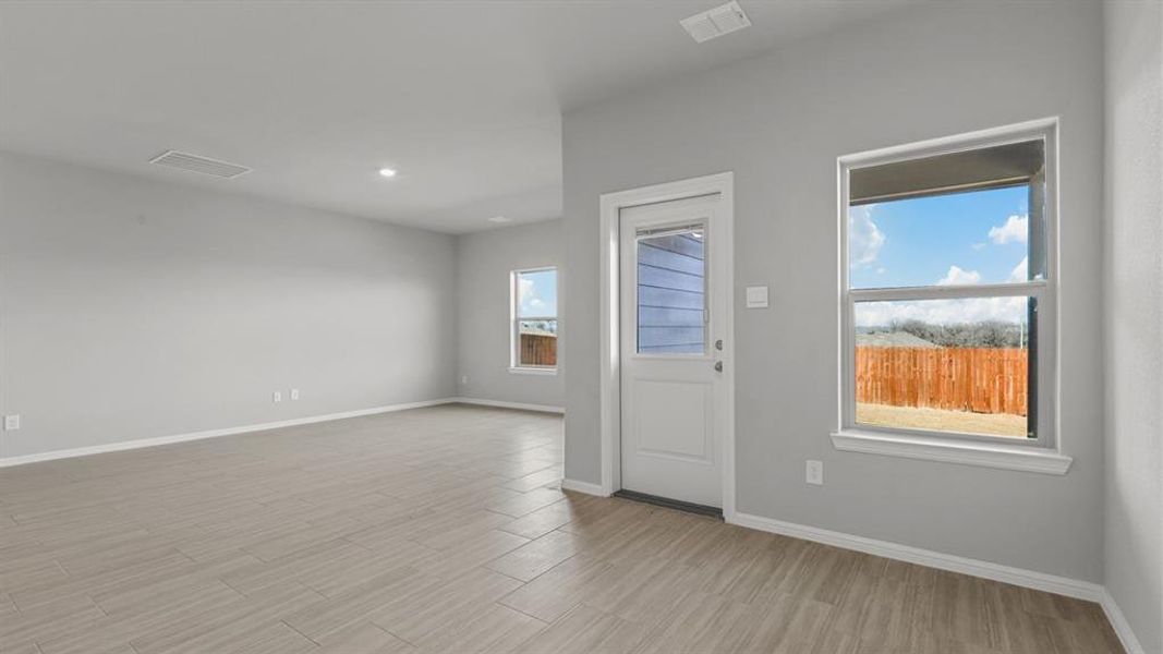 Spacious, unfurnished interior of a new home in Lonestar at Liberty Trails, Fort Worth (Image 18).