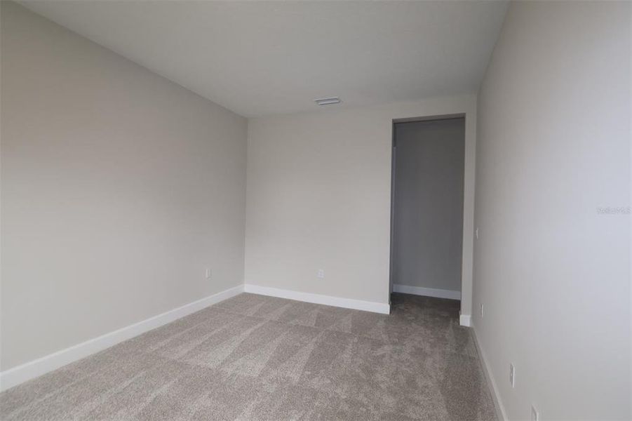 Spacious, unfurnished interior of a new home in Willow Run, Apopka (Image 11).