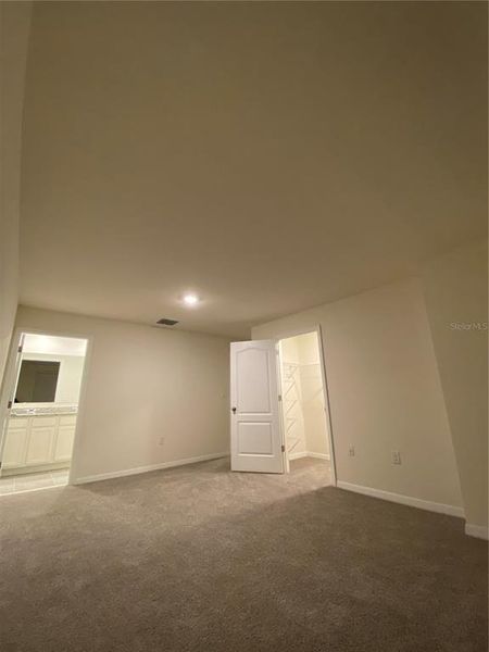 Spacious, unfurnished interior of a new home in , St. Cloud (Image 17).