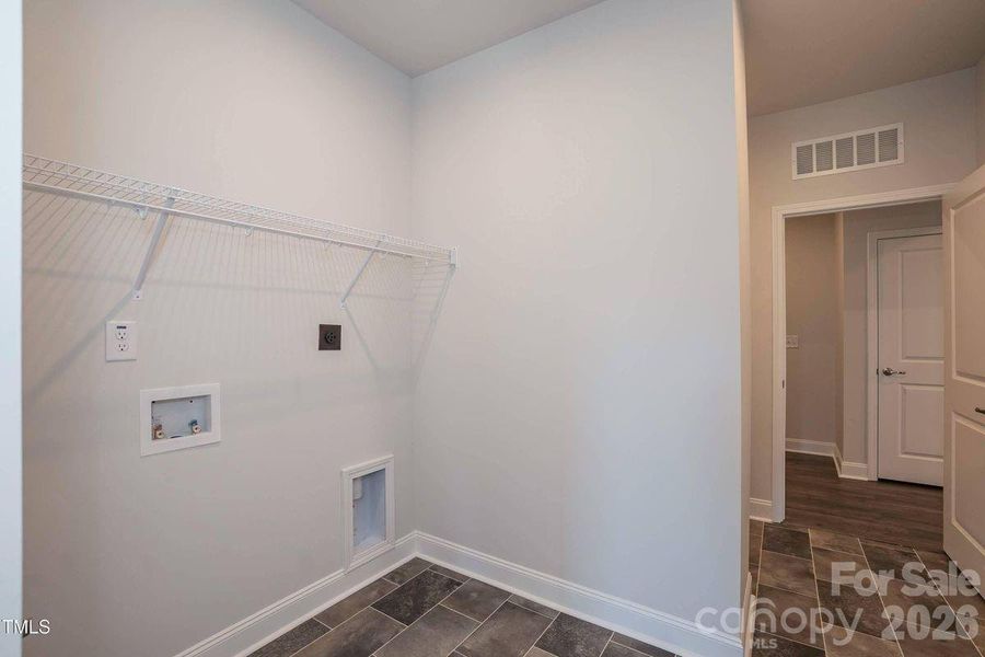 Spacious, unfurnished interior of a new home in Cardiff Glyn, Catawba (Image 18).