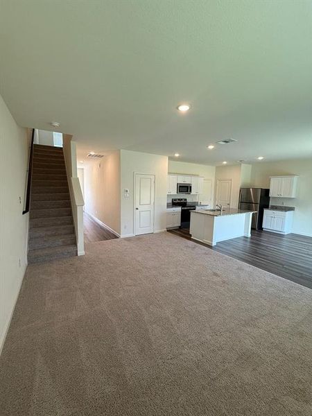 Spacious, unfurnished interior of a new home in Meadow Park, Melissa (Image 7).