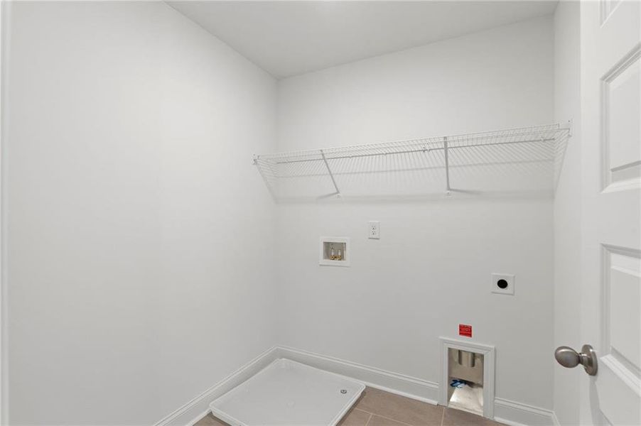 Spacious, unfurnished interior of a new home in Mulberry Summit, Flowery Branch (Image 19).