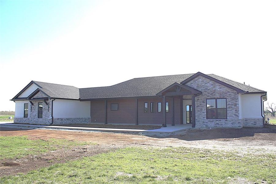 Exterior details and patio area of a home in , Crawford (Image 17).