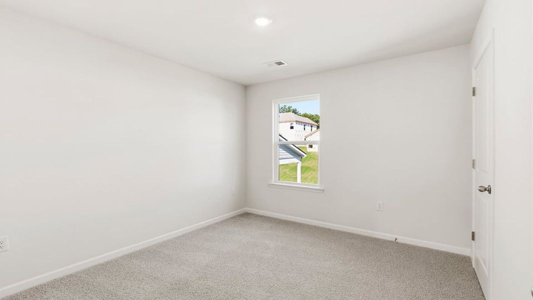 Spacious, unfurnished interior of a new home in Sherwood Gardens, Landrum (Image 28).