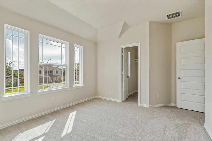 Spacious, unfurnished interior of a new home in Ellis Cove, Seabrook (Image 25).