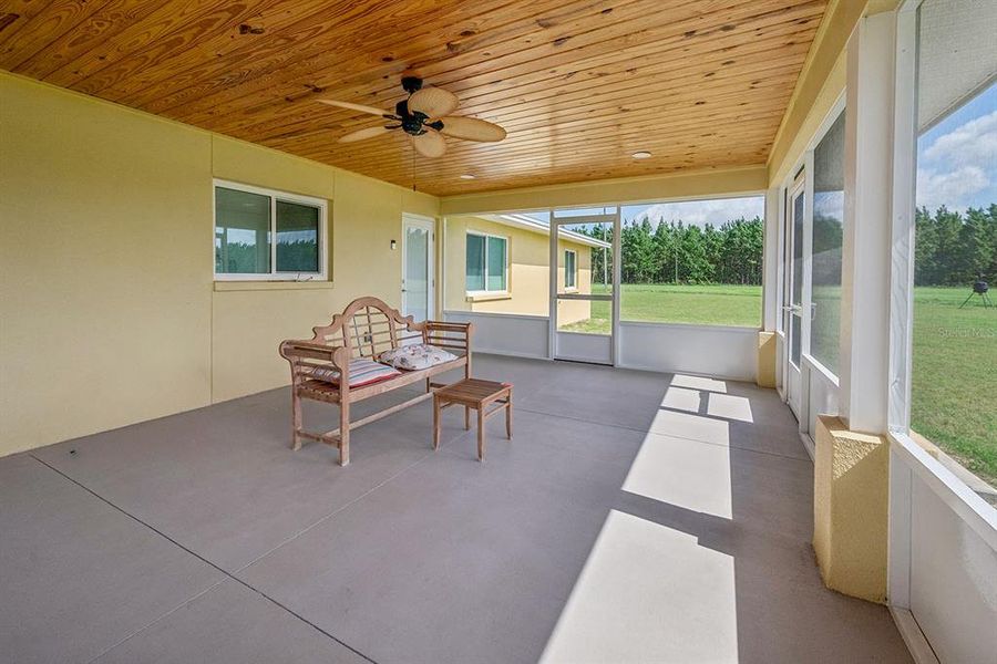 Exterior details and patio area of a home in , Chiefland (Image 24).