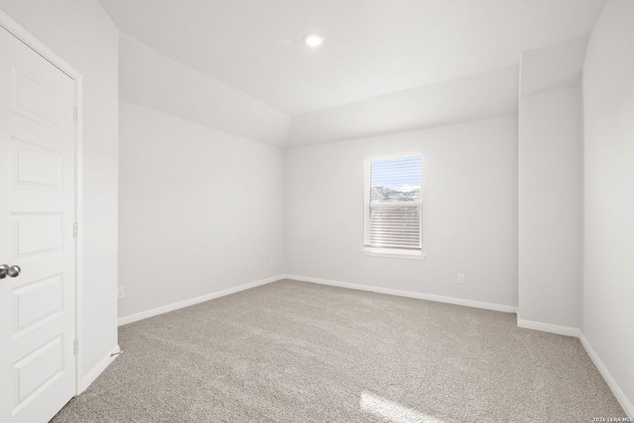 Spacious, unfurnished interior of a new home in Cinco Lakes, San Antonio (Image 21).
