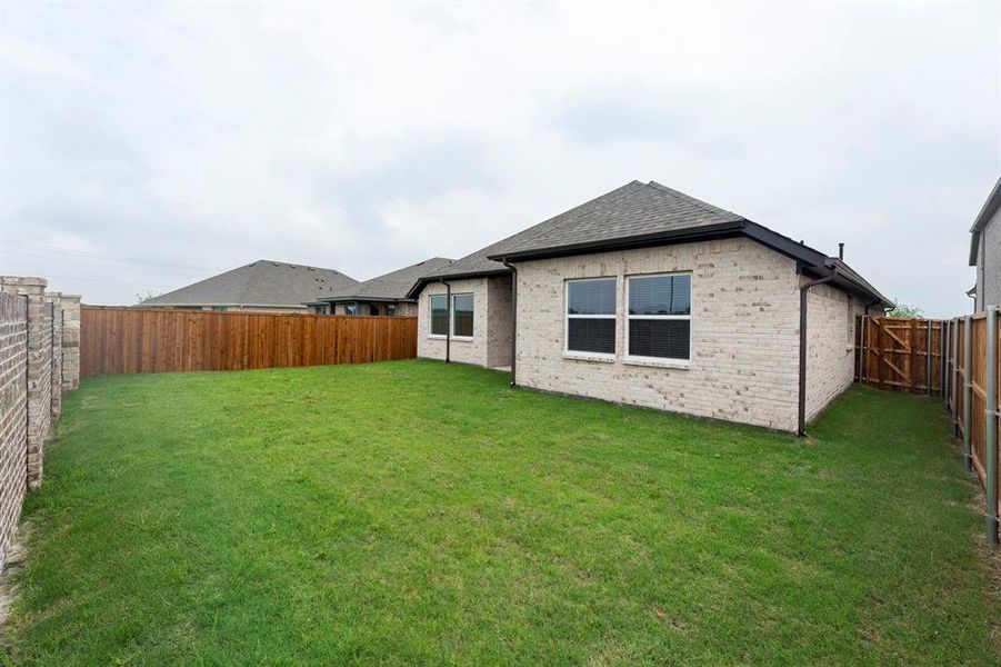 Exterior details and patio area of a home in Clearview Ranch, Royse City (Image 18).