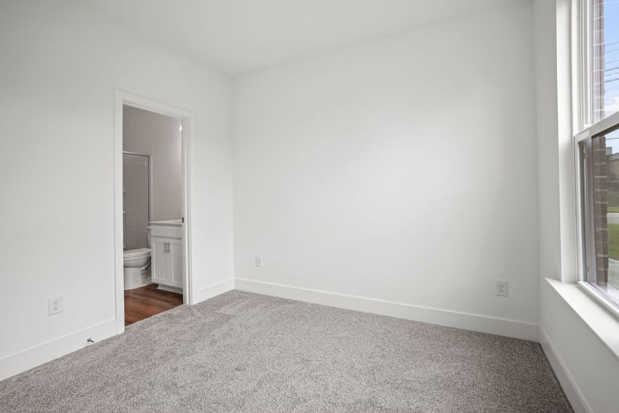 Spacious, unfurnished interior of a new home in West End Heights, Charlotte (Image 15).