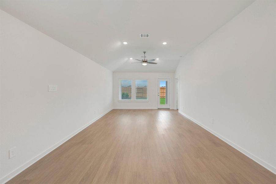Spacious, unfurnished interior of a new home in Sorella, Tomball (Image 17). Spacious, unfurnished interior of a new home in Sorella, Tomball (Image 17).