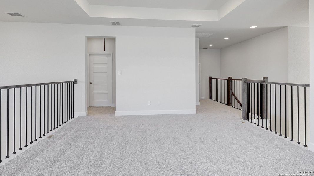 Spacious, unfurnished interior of a new home in Ladera, San Antonio (Image 25).