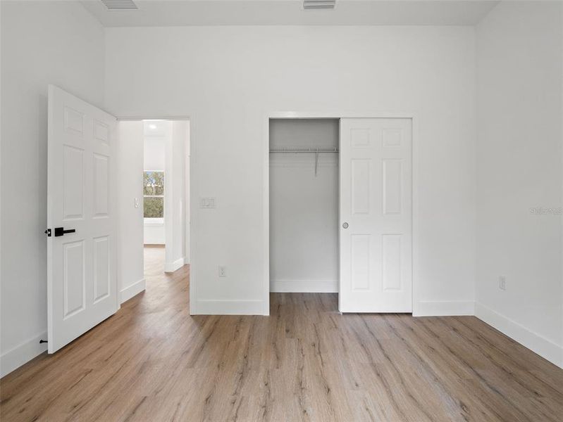 Spacious, unfurnished interior of a new home in , Ocklawaha (Image 11).