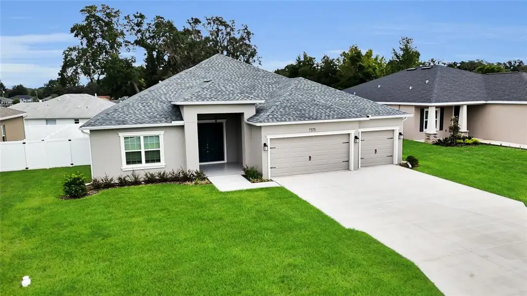 Front exterior of a new home in , Ocala, FL, highlighting curb appeal (Image 31).