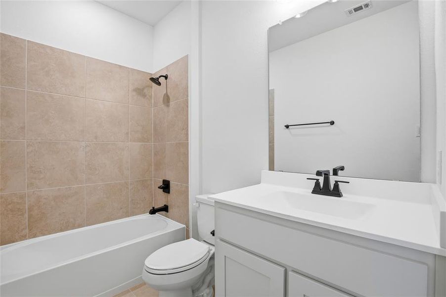 Furnished interior view inside a new home in Talon Hills, Fort Worth (Image 16). Furnished interior view inside a new home in Talon Hills, Fort Worth (Image 16).