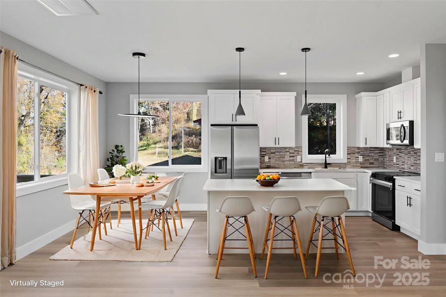 Kitchen/Dining Room Kitchen/Dining Room