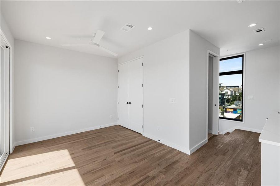 Spacious, unfurnished interior of a new home in Ten 5 Summerhill, Atlanta (Image 15). Spacious, unfurnished interior of a new home in Ten 5 Summerhill, Atlanta (Image 15).