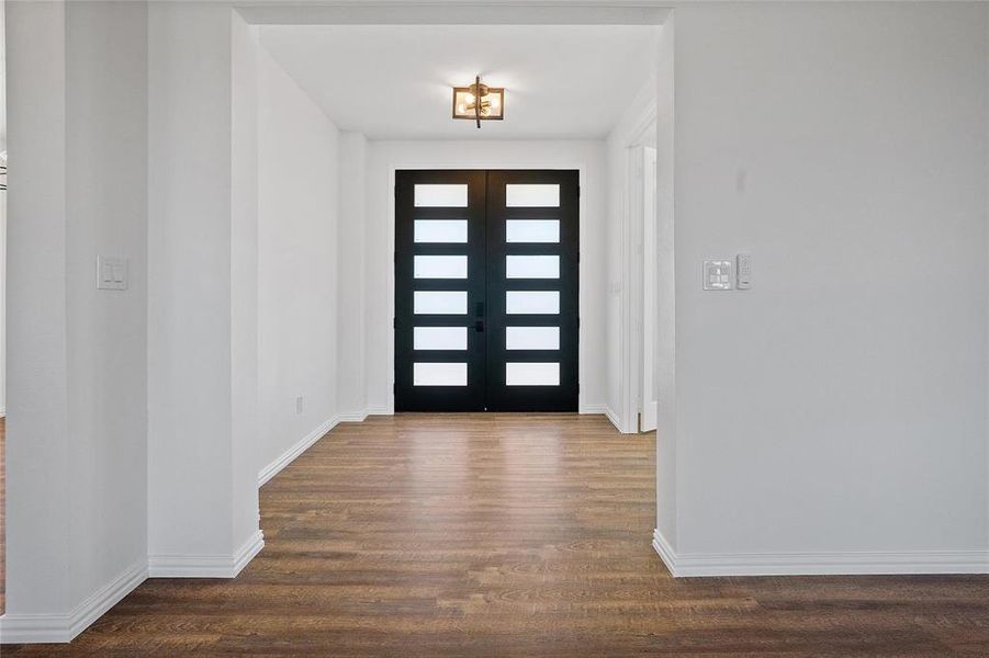 Spacious, unfurnished interior of a new home in , Celeste (Image 21).