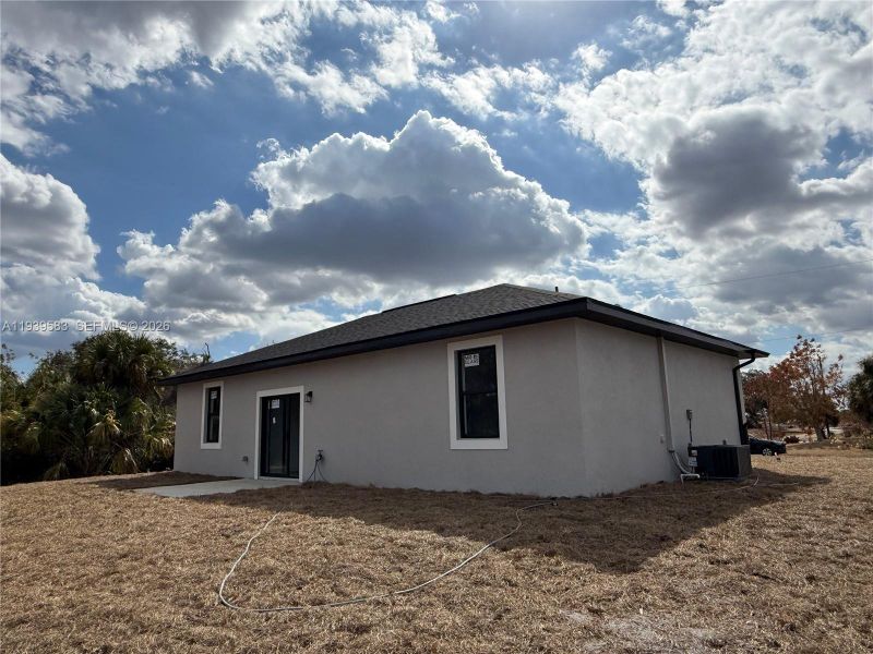 Exterior details and patio area of a home in , Labelle (Image 17).