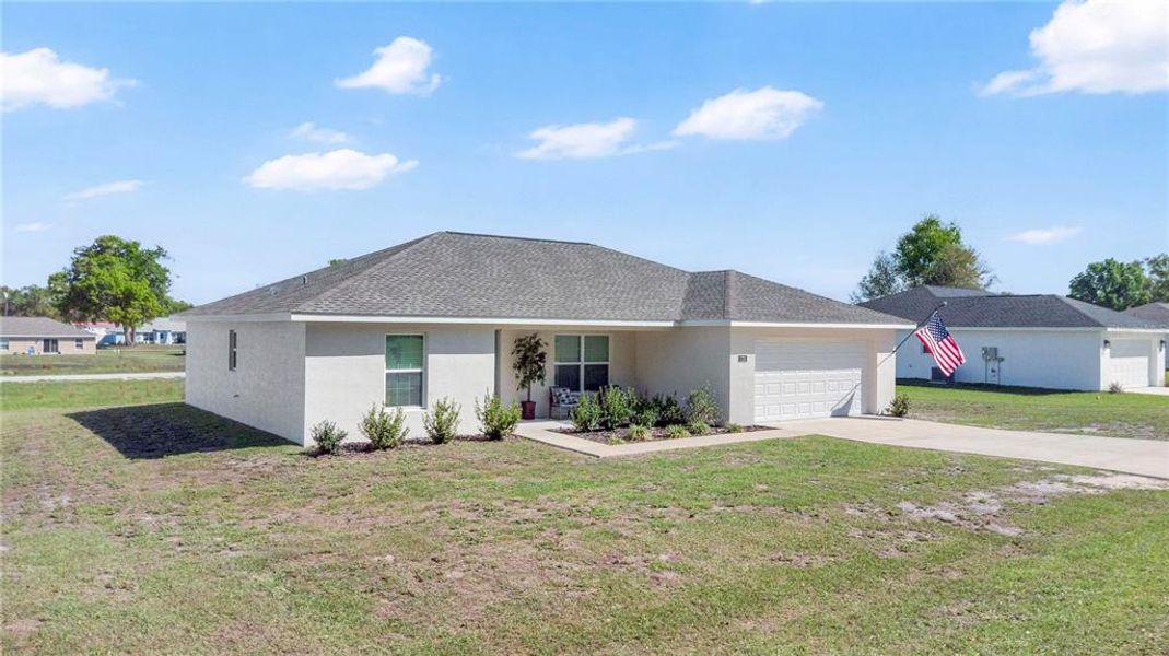 Exterior details and patio area of a home in , Citra (Image 20). Exterior details and patio area of a home in , Citra (Image 20).