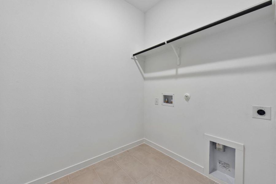 Spacious, unfurnished interior of a new home in Parkton Square, Kyle (Image 35).