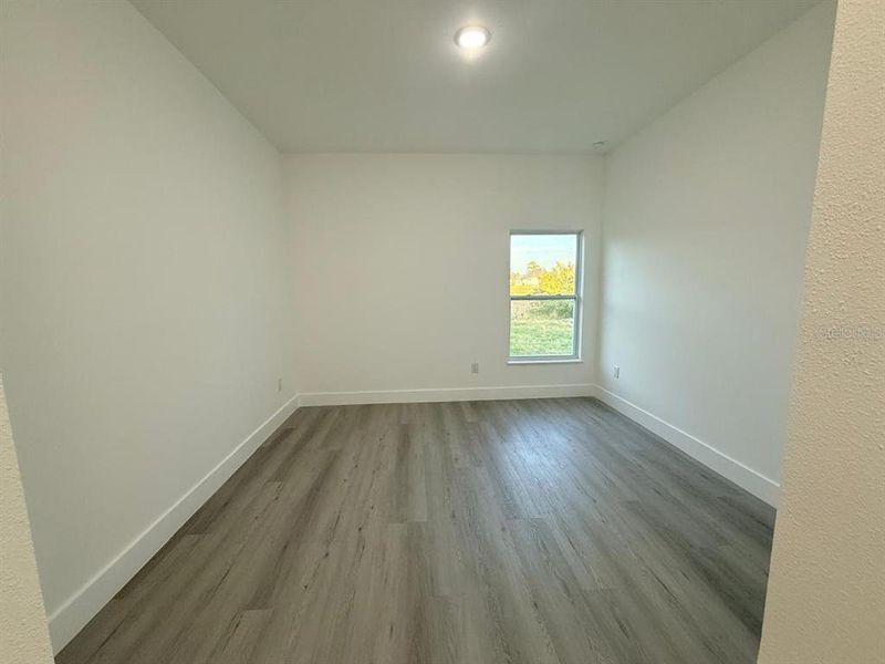 Spacious, unfurnished interior of a new home in , Sebring (Image 10).