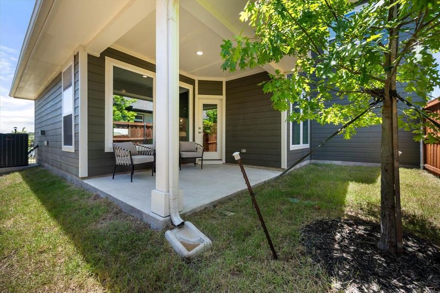 View of patio / terrace featuring an outdoor living space View of patio / terrace featuring an outdoor living space