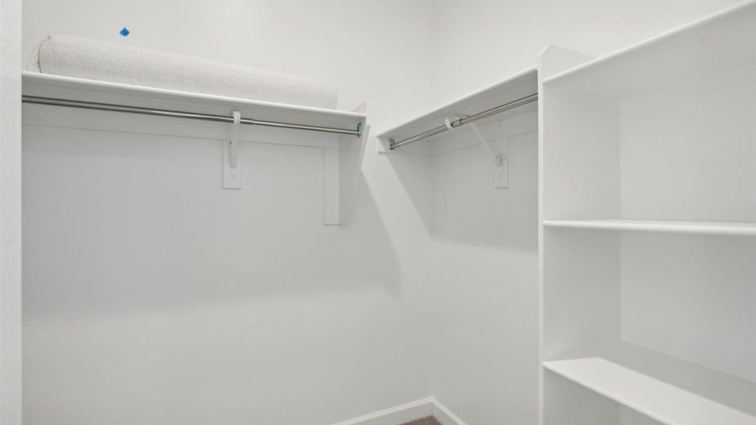 Spacious, unfurnished interior of a new home in Entrada Del Oro, Gold Canyon (Image 21).