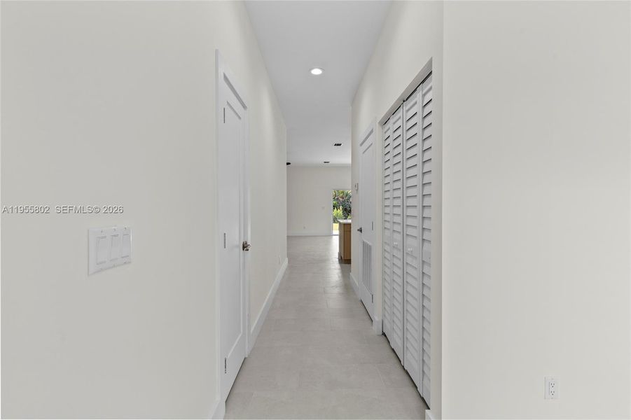 Spacious, unfurnished interior of a new home in , Port St. Lucie (Image 12).