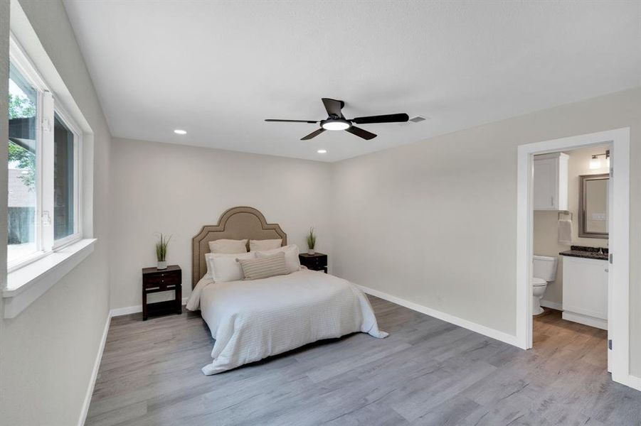 Furnished interior view inside a new home in , Waxahachie (Image 12).
