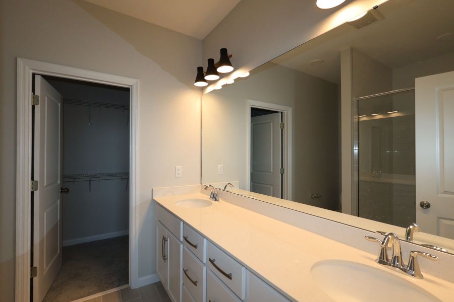 Owner's Bathroom Owner's Bathroom