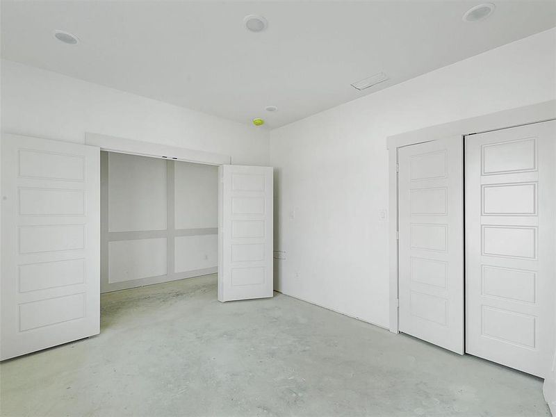 Spacious, unfurnished interior of a new home in , Sherman (Image 20).
