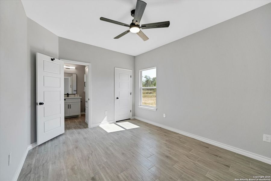 Spacious, unfurnished interior of a new home in , Natalia (Image 15).