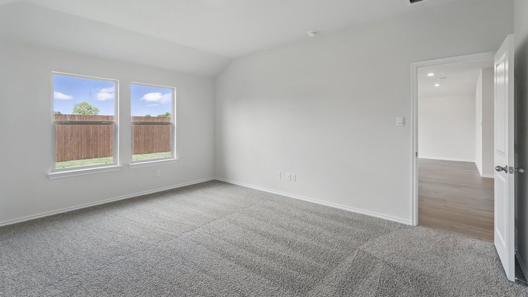 Spacious, unfurnished interior of a new home in Saddlebrook, Waxahachie (Image 21).