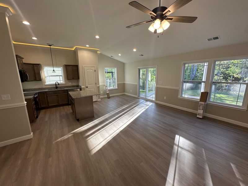 Spacious, unfurnished interior of a new home in Cleveland Meadows, Spartanburg (Image 8).
